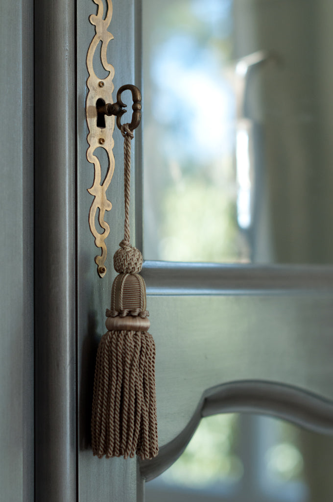 Magnifique embrasse sur une porte de placard de château