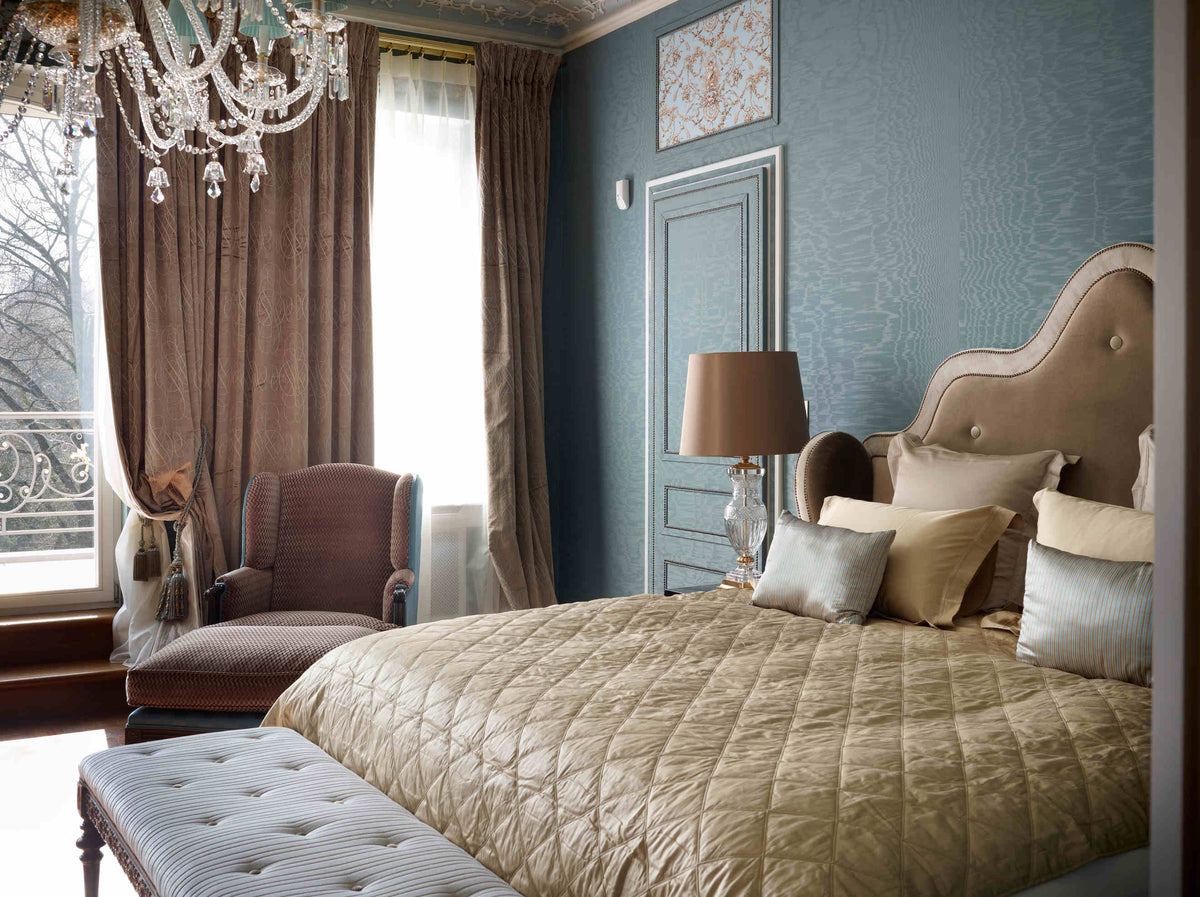 Chambre à coucher de château décorée avec raffinement