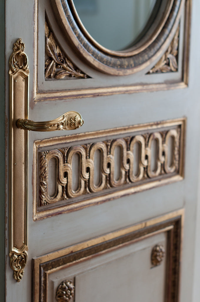 Poignée et porte d'époque de château 