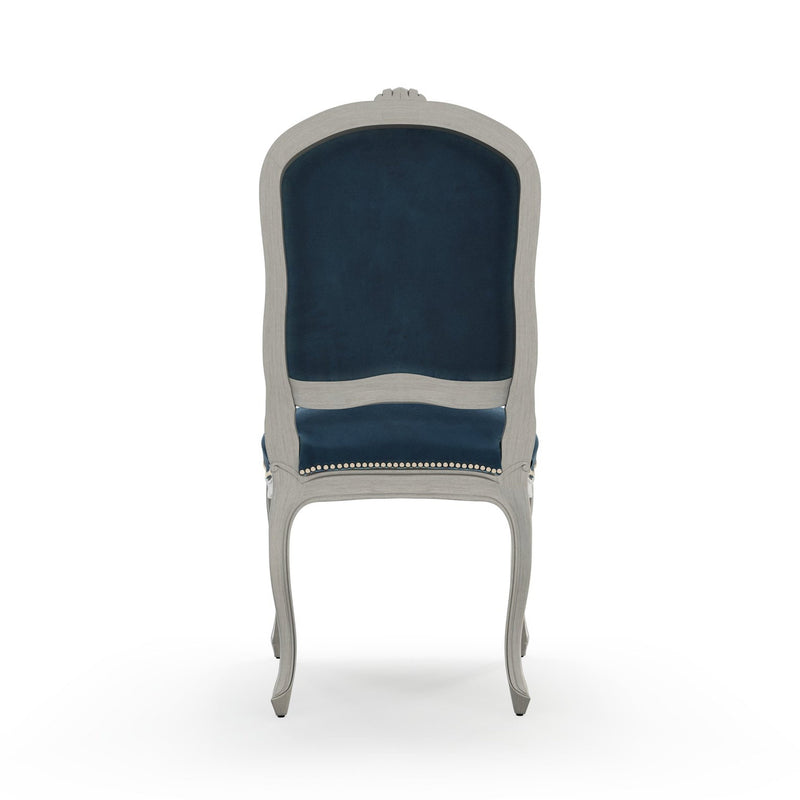 Sorgues Chaise cloutée patine Trianon couleur Velours bleu Saphir vue de dos
